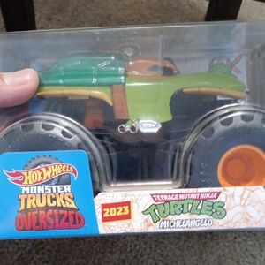 Teenage Mutant Ninja Turtles Michelangelo Monster Truck - Green and Orange